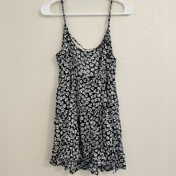 [Brandy Melville] Black Floral Jada Dress - Picture 3 of 9
